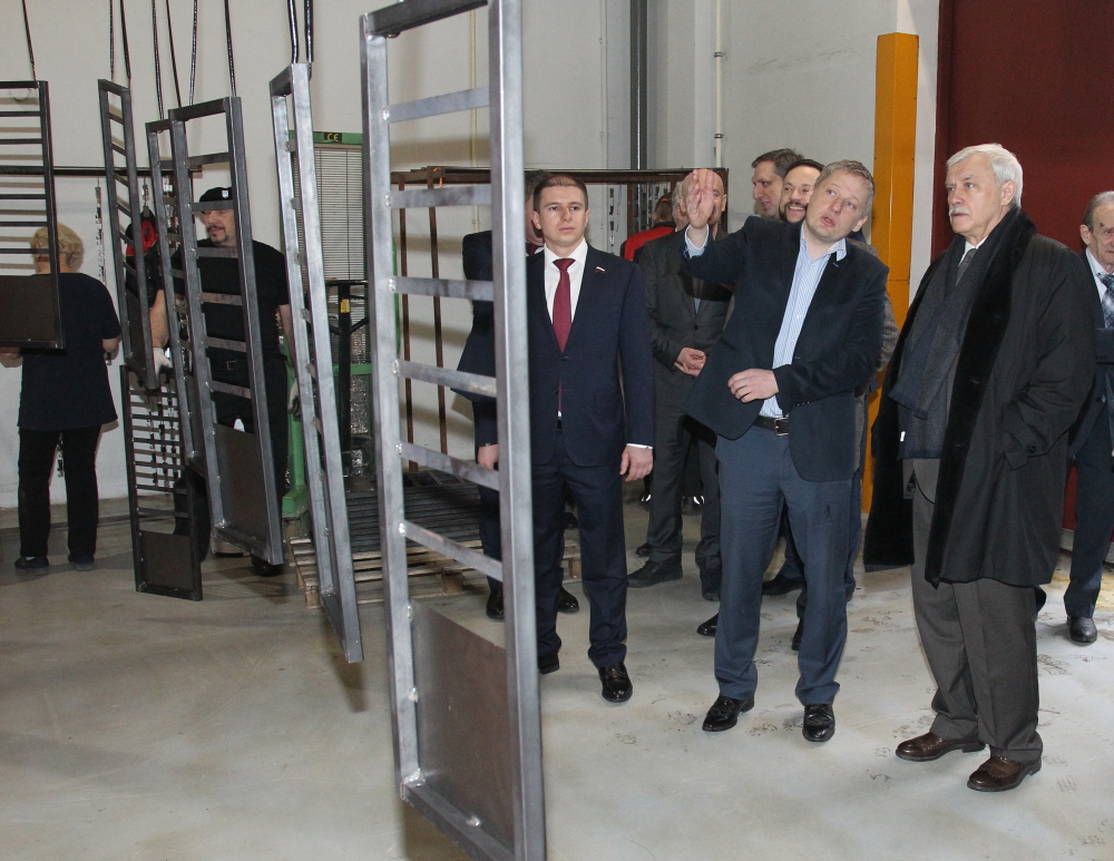 Губернатор Санкт-Петербурга Георгий Полтавченко посетил завод «Возрождение»